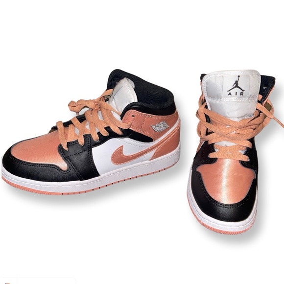 NIKE AIR JORDAN 1 MID - Picture 2 of 2